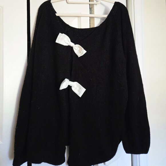Venus black sweater with white bows on back 2x - Picture 1 of 5